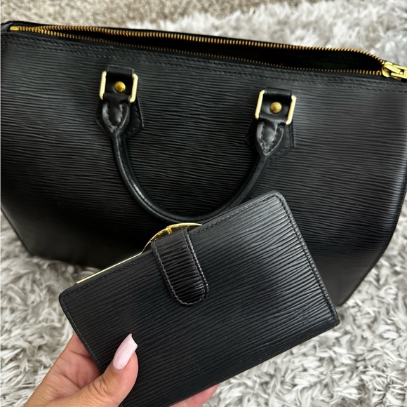 Louis Vuitton vintage Epi 30 and kiss wallet set - Picture 14 of 15